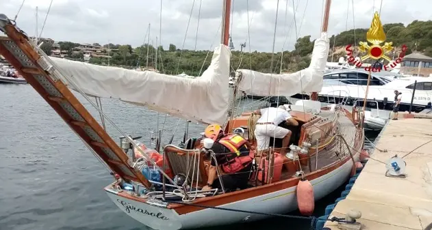 Natante imbarca acqua a Capo Coda Cavallo: intervento dei Vigili del fuoco