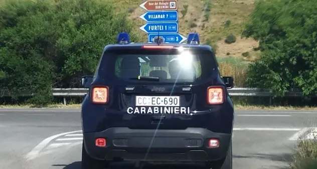 Autocarro contro auto a Villamar, strada bloccata