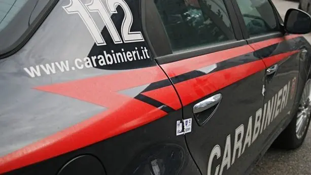 Pacco sospetto dal Lazio alla Sardegna porta a un arresto per droga ad Arzachena