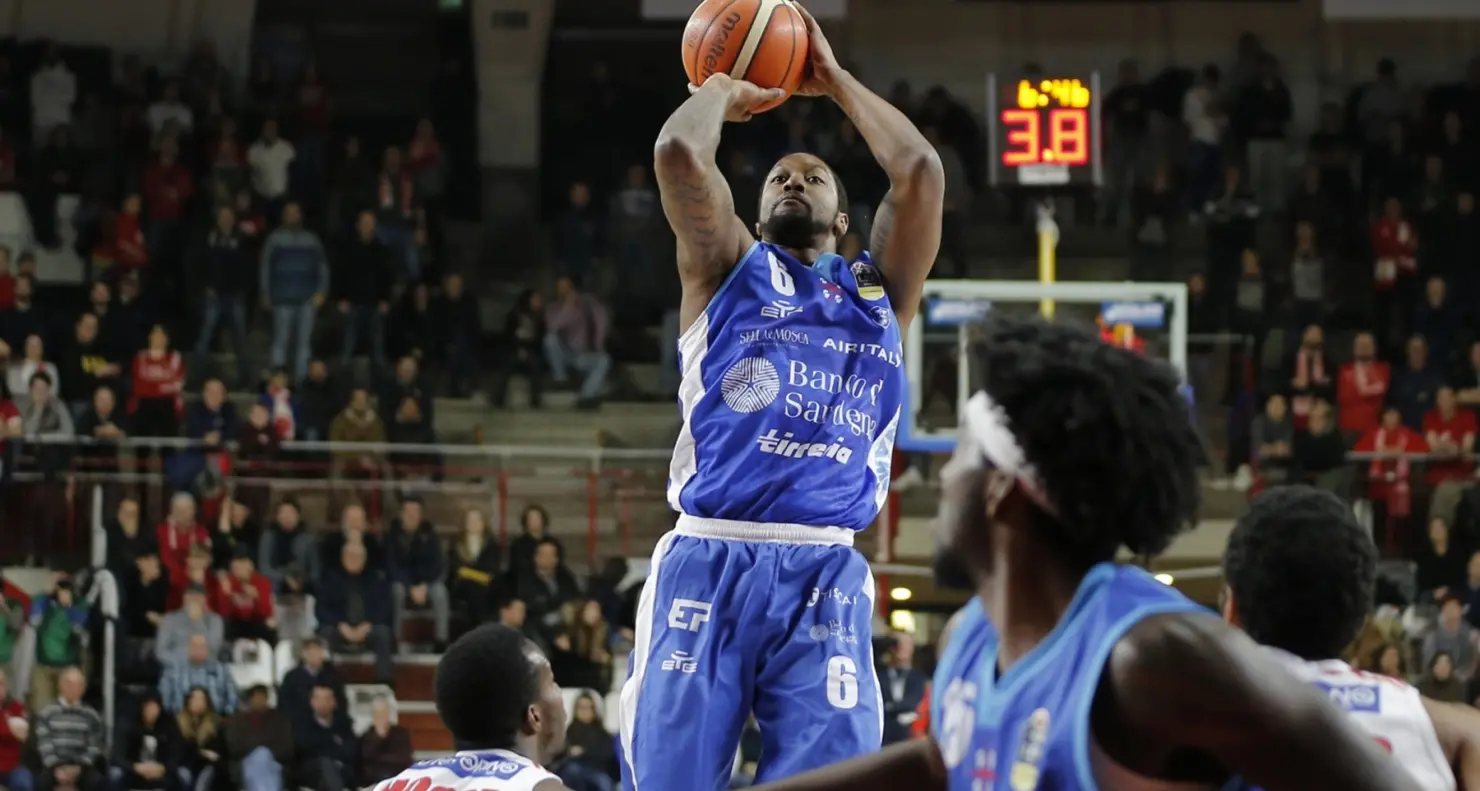 La Dinamo cade a Varese