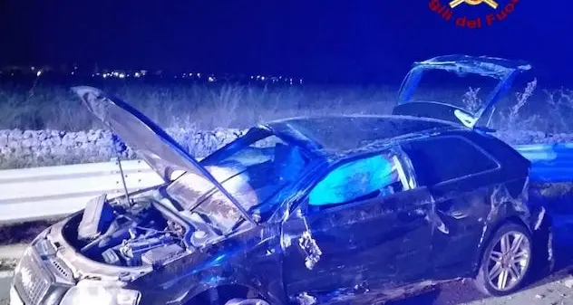 Olbia. Perde il controllo dell’auto e si schianta contro una rotatoria: è grave