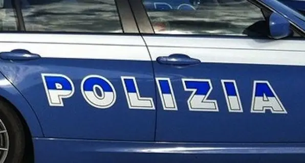 Aggressione con mannaia a moglie e figlio: arrestato 48enne a Prato