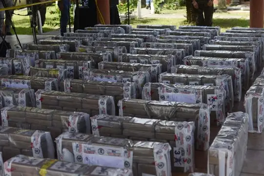 epa09398957 Seized packages of about 1.4 tons of cocaine, in San Luis La Herradura, El Salvador, 05 August 2021. A shipment of about 1.4 tons of cocaine recently seized by the Naval Force of El Salvador in international waters was destined for Mexico and came from South America, according to the Salvadoran Minister of Security, Gustavo Villatoro. The detainees, whose identities were not disclosed, are three Mexicans, two Ecuadorians and one Colombian, from whose countries El Salvador has requested information.  EPA/VLADIMIR CHICAS