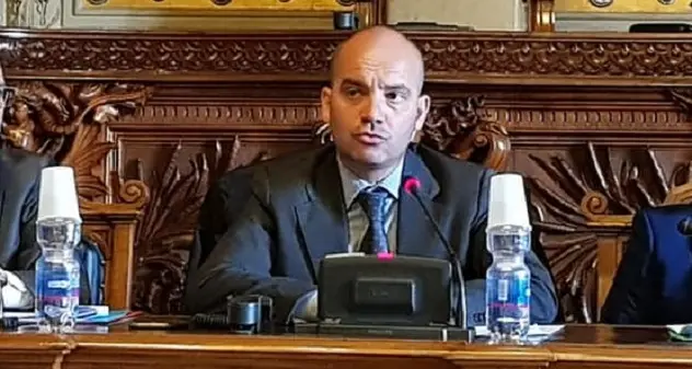 Scritte contro il sindaco Porcu sui muri del cimitero