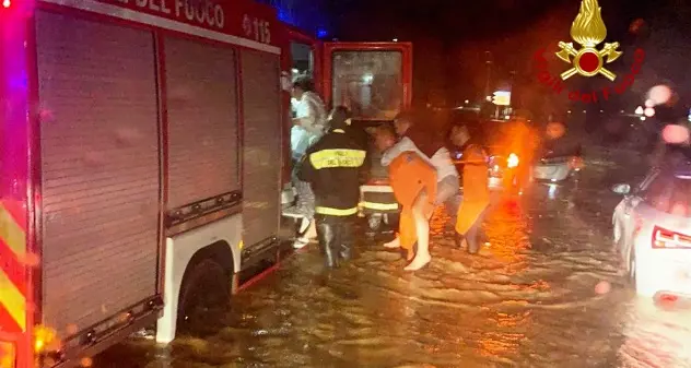 Bomba d'acqua sul Cagliaritano, Vigili del fuoco all'opera per tutta la notte