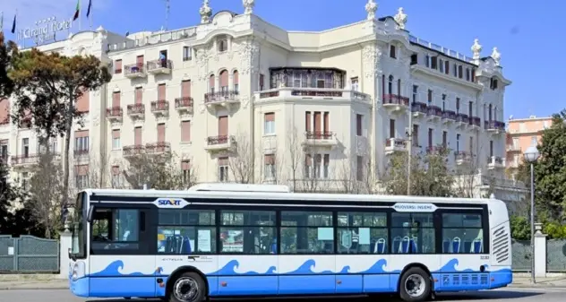 Sul bus senza biglietto: accoltella quattro persone fra cui un bimbo di 5 anni