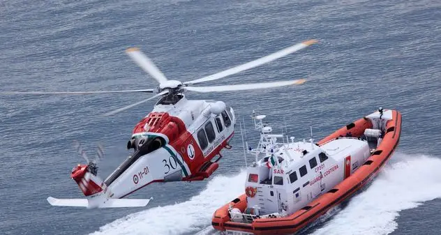 Marinaio con gamba fratturata a largo dell’Isola di Sant’Antioco: interviene l’elicottero della Guardia Costiera