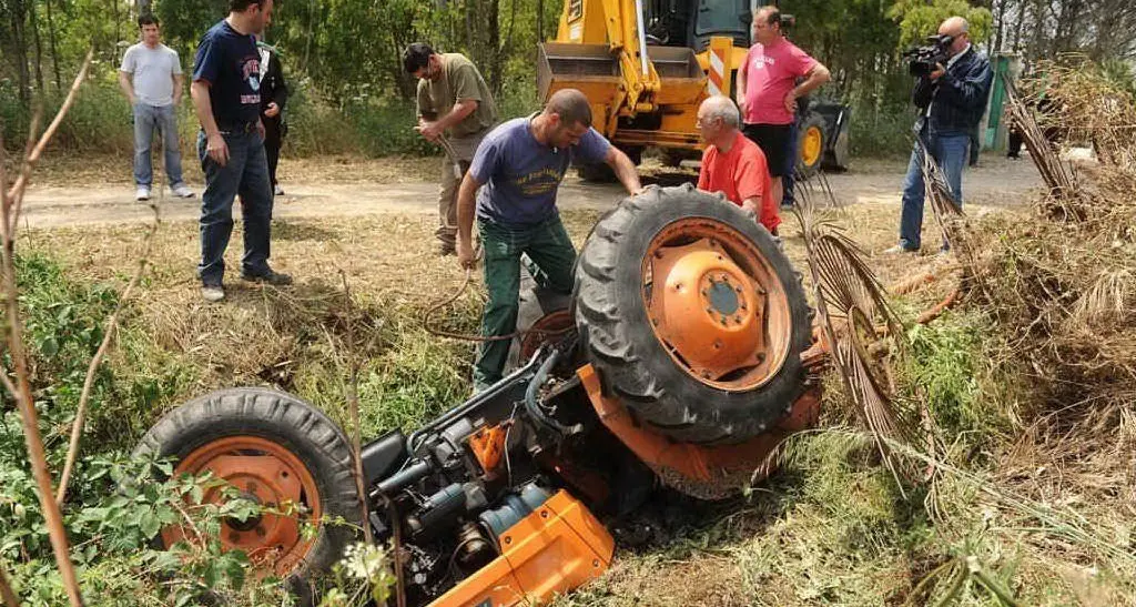 Bitti. 50enne muore schiacciato da un trattore