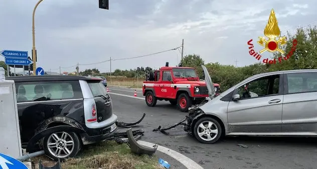 Selargius. Scontro tra due auto: ferita gravemente una persona