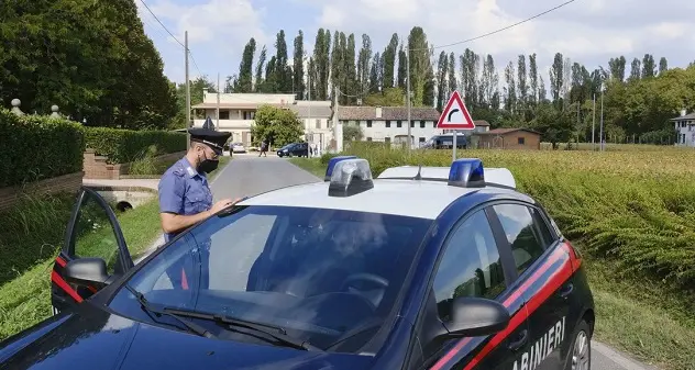 Spara alla figlia nel giorno del suo compleanno uccidendola, poi si toglie la vita