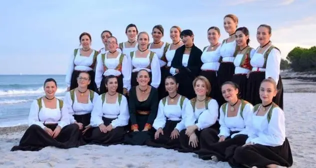 Il coro femminile di Orosei a \"Domenica In\" con Mahmood