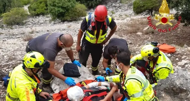 Urzulei. Cade e si ferisce alla testa durante un’escursione: soccorso 70enne