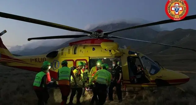 Si spezza la corda e precipita: morto noto alpinista friulano