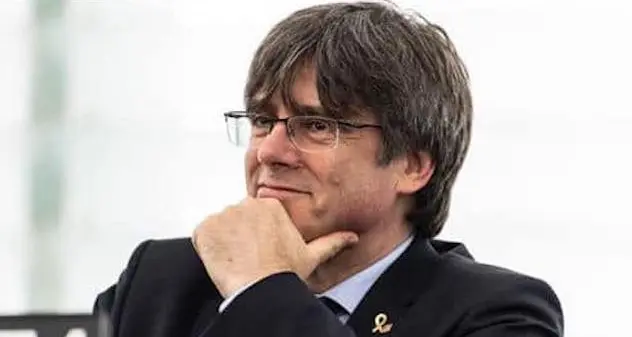 Puigdemont ad Oristano accolto da un lungo applauso: \"La sfida della Catalogna è una sfida europea\"