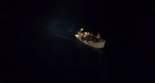 Sant'Antioco. Intercettati nella notte 12 migranti algerini