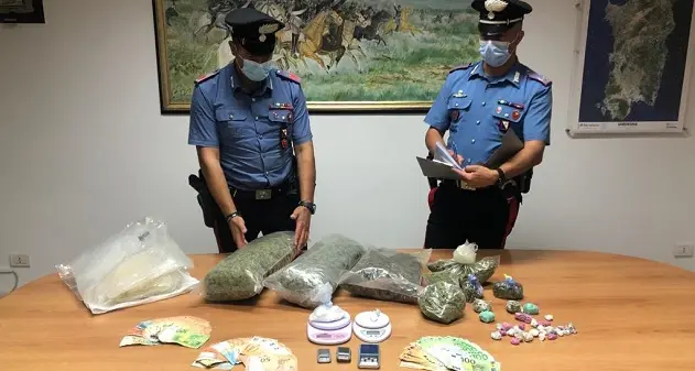 Olbia. Coinquilini trovati in possesso di marijuana e cocaina: un arresto e una denuncia