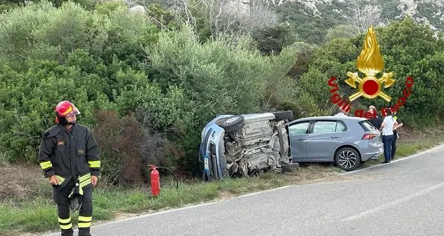 Schianto fra auto a Baja Sardinia: due feriti