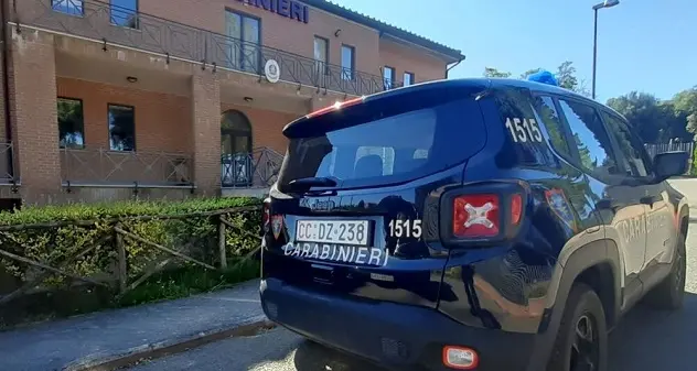 Arriva al supermercato col piccolo figlio privo di vita: donna indagata per omicidio