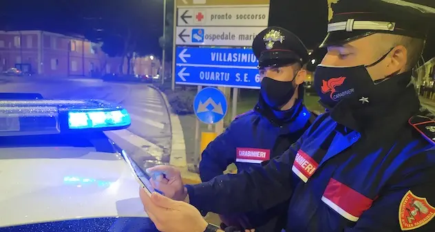Cagliari. Chiede in prestito telefono e scappa