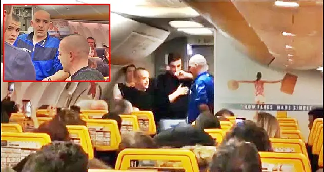 I tenore Mamujadinu incantano i passeggeri del volo Cagliari-Bergamo di Ryanair. VIDEO