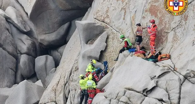 Climber precipita nel vuoto a Cala Spinosa: interviene l'elisoccorso