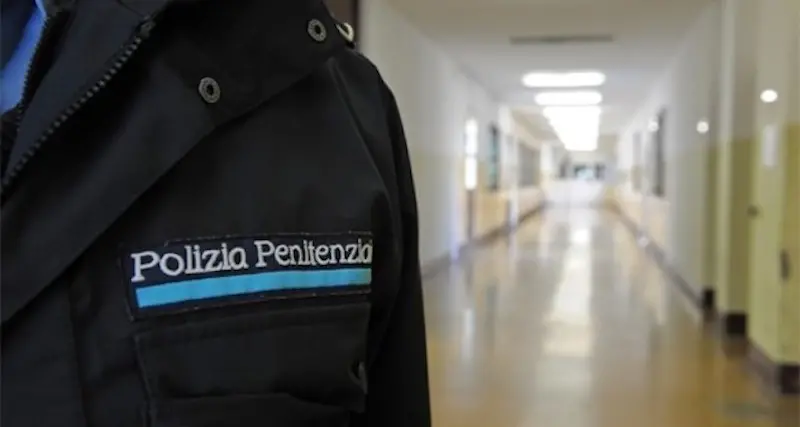 Agente di polizia penitenziaria originario della Sardegna si toglie la vita sparandosi con la pistola d'ordinanza