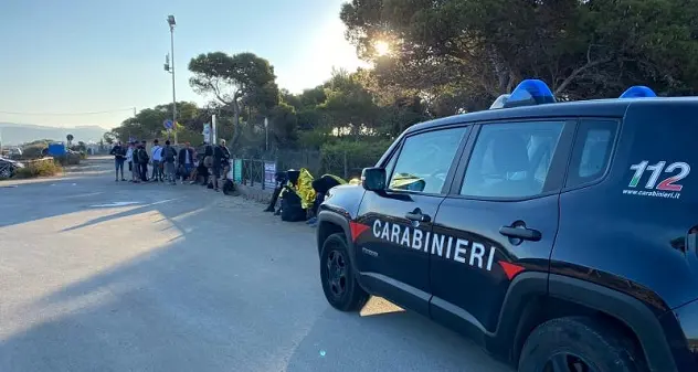 Altri 18 migranti sbarcati a Porto Pino: 27 in totale da stamattina