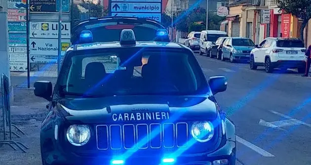 Calasetta. Sorpreso con in tasca marijuana: denunciato 22enne