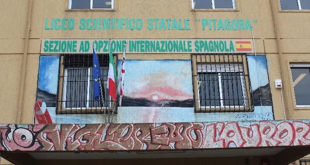 Selargius. Supplente senza green pass fermata all'ingresso di scuola