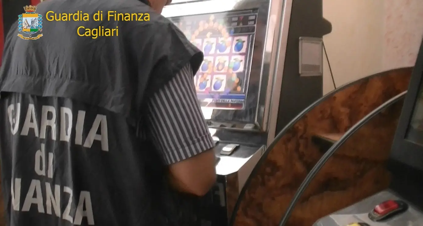 Guardia di Finanza, sequestrati 4 videopoker illegali e un cambiamonete