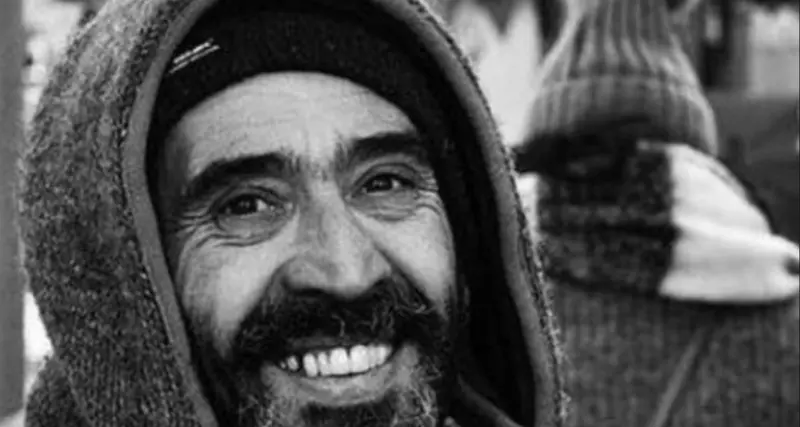 La triste storia di Chicco. In fin di vita si trova in Inghilterra, ma il suo ultimo desiderio è quello di poter trascorrere gli ultimi momenti in Sardegna