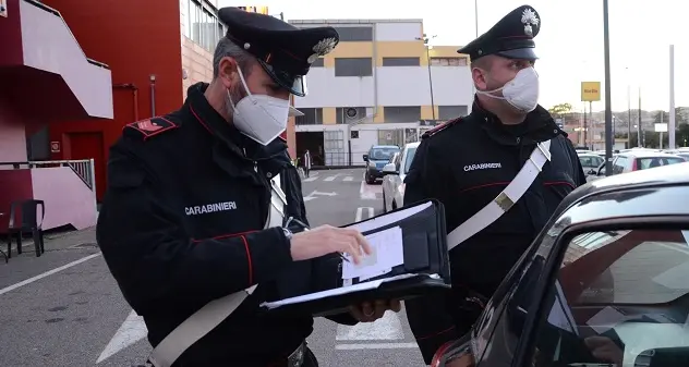 Buggerru. Operaio cade da balcone: trasferito in ospedale con fratture e contusioni