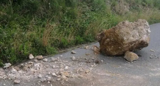 Massi sulla SS 387 del Gerrei, disagi al traffico