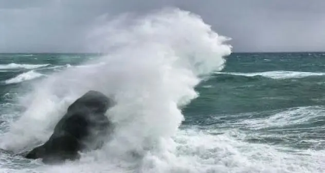 Vento e mareggiate in Sardegna: diramato l’avviso di condizioni meteo avverse