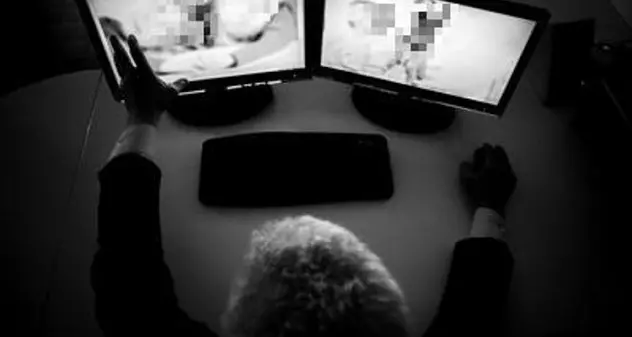 Pedopornografia: abusa di un minore e invia foto e video nel dark web, arrestato