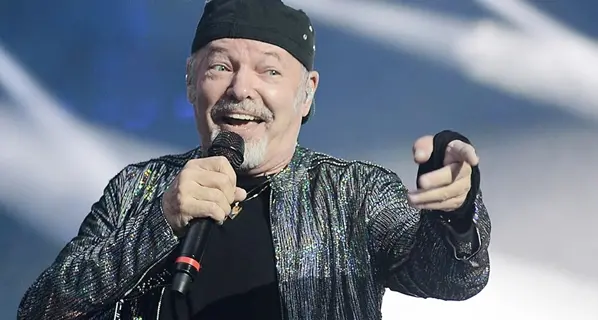 Vasco Rossi, truffa on line sui biglietti dei concerti: nella banda dei cyber criminali anche due sardi