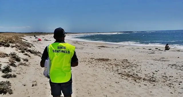 Ragazzina si sente male in acqua, la salvano le “sentinelle del Sinis”
