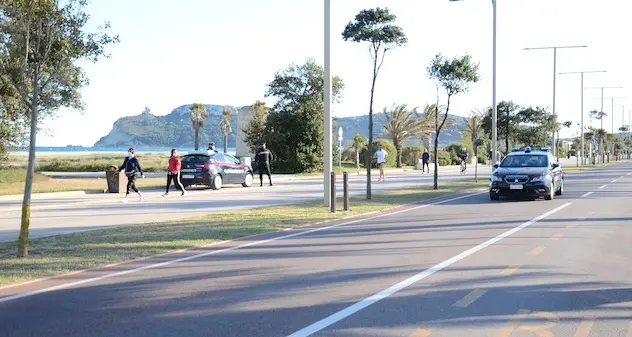 Cagliari. Sale sul bus senza mascherina, fatto scendere minaccia di lanciare una pietra sul parabrezza