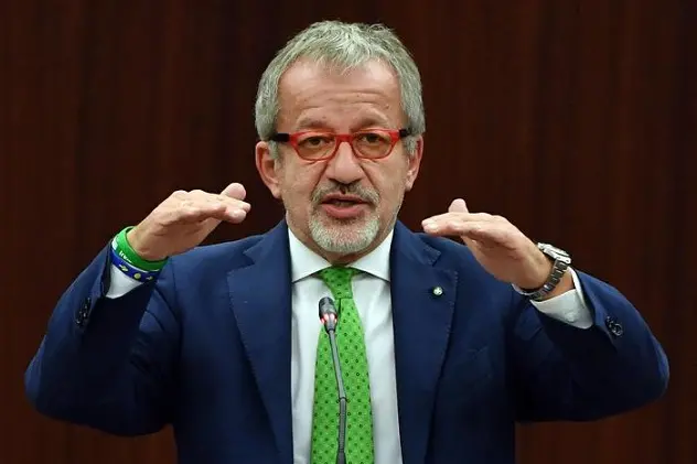 Il presidente della Lombardia, Roberto Maroni (C) in aula in occasione della sua informativa al Consiglio regionale dopo il referendum, Milano, 24 Ottobre 2017. ANSA/ DANIEL DAL ZENNARO