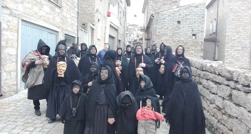 Lodine apre i confini dell'accoglienza: gemellaggio con il borgo medievale francese Saint Macaire