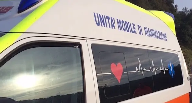 Rimane incastrato dentro escavatore: 50enne perde la vita