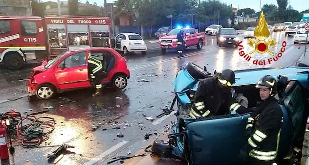 Quartu. Scontro tra auto: tre feriti gravi