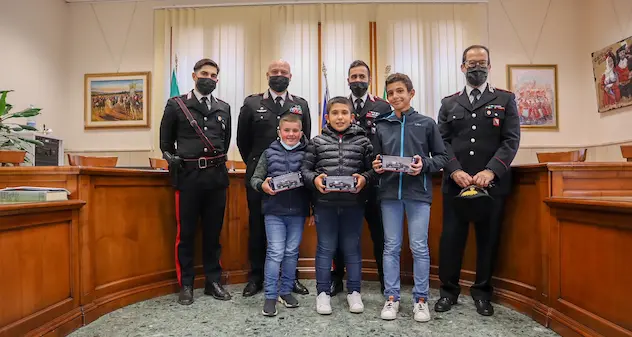 Fonni. I carabinieri premiano 3 giovanissimi
