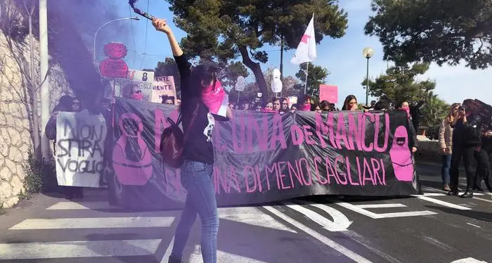 Festa della donna: a Cagliari corteo \"non una di meno\"