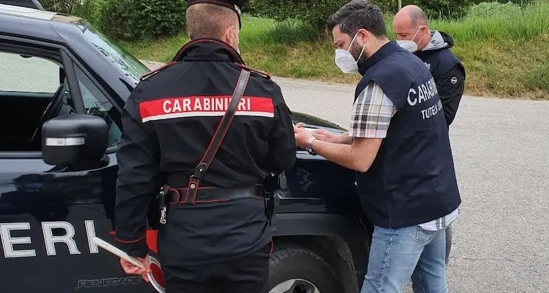 Telecamere per controllare gli operai nel cantiere della Statale 131: denunciato 55enne