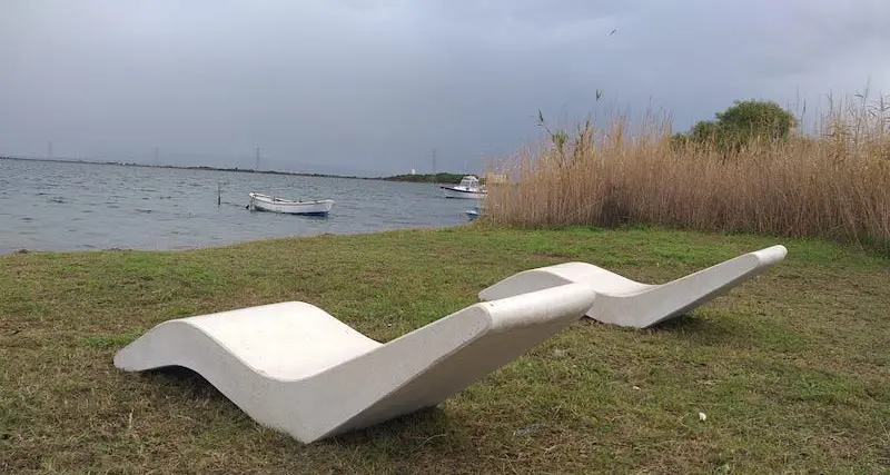 A Sant'Antioco si investe in decoro e ambiente: nuovi arredi per il centro urbano
