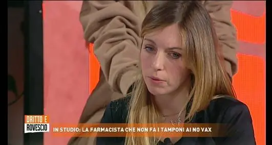 Farmacista non fa tamponi ai no vax: \"Mio padre fra le bare trasportate dall'esercito\"