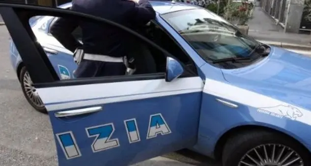 Maltratta cane e ferisce gli agenti intervenuti, sardo nei guai in Toscana