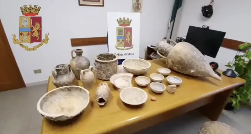 Scoperto e denunciato dalla Polizia collezionista di beni archeologici