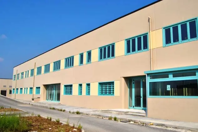 Agente aggredito a Bancali: detenuto tenta di strappargli le chiavi e lo assale con l'estintore